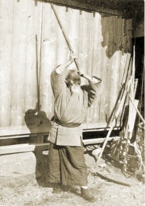 O Sensei in front of Iwama Dojo - Jodan Kamae